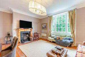 a living room with a fireplace and a tv at 1 Bed in Elstronwick oc-e42580 in Burton Pidsea