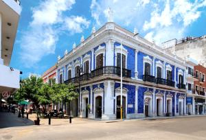 a blue building on the side of a street at Crowne Plaza Villahermosa by IHG in Villahermosa