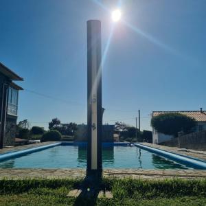 a light pole in the middle of a pool at Dorna Vella in Valdoviño