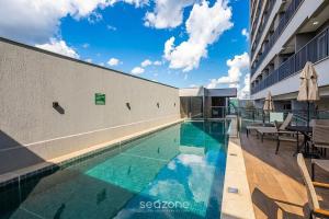 a swimming pool on the side of a building at Apto w/ A/C in Anápolis Downtown GRLB1802 in Anápolis