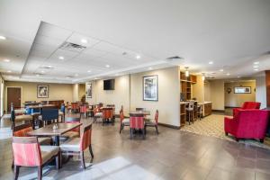 Comfort Suites - Dodge City 레스토랑 또는 맛집