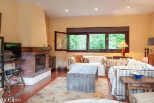 a living room with a couch and a fireplace at La Xana de Peón AVG in Candanal
