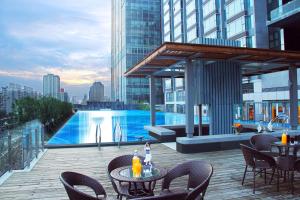 Bazén v ubytovaní Sentosa Hotel Apartment Taoyuan Branch alebo v jeho blízkosti