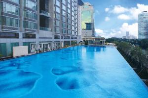 Bazén v ubytovaní Sentosa Hotel Apartment Taoyuan Branch alebo v jeho blízkosti