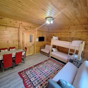 a log cabin with a bunk bed and a dining room at Katipogulları Apart in Uzungöl