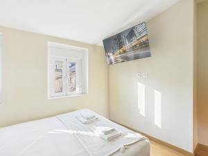 a bedroom with a bed and a picture on the wall at 2BR Terrace with Tagus View - Air-Conditioned | By Airnest in Lisbon