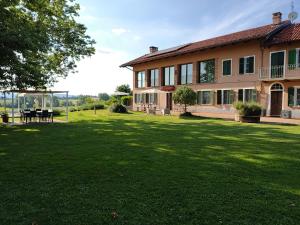 a large house with a large lawn in front of it at Cascina Benotto in Moriondo Torinese
