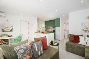 a living room with a couch and a kitchen at Old Village & Prestige in Vilamoura +274 photos