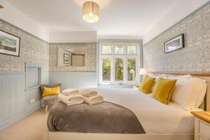 a bedroom with a large bed with towels on it at 3 Bed in Reydon oc-brae in Reydon