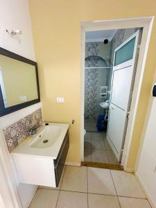 a bathroom with a sink and a mirror at Maison front de mer 2 in Kelibia