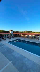 a large swimming pool on top of a building at Pousada Recanto dos Passaros in Aracati