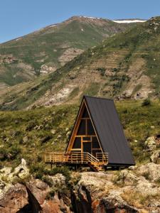 a cabin on the side of a mountain at SapsanLodge in Artabuynkʼ +54 photos