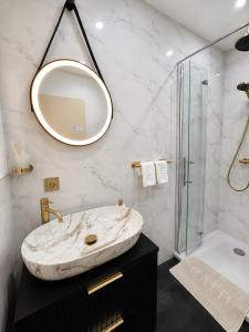 a bathroom with a marble sink and a mirror at Ferienwohnung Rehn 2 in Bad Kissingen +11 photos