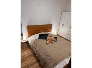 a teddy bear sitting on top of a bed at O cantinho da Esther in Bustos