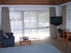 TV a/nebo společenská místnost v ubytování Austria Motel