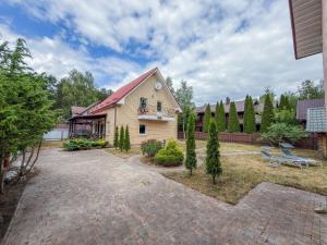 an exterior view of a house with a patio at Всім бобра in Pulʼmo