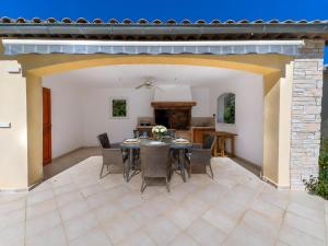 a dining room with a table and chairs at La Bastide au Soleil in Flayosc