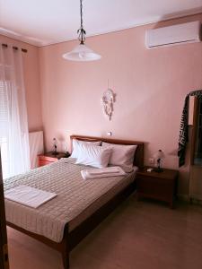 a bedroom with a bed with a white bedspread at Casa Marrone in Proskinitaí