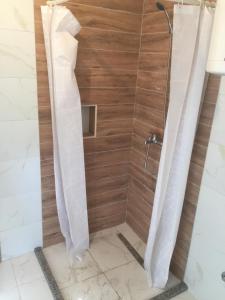 Bilik mandi di Sjenica +2 gambar