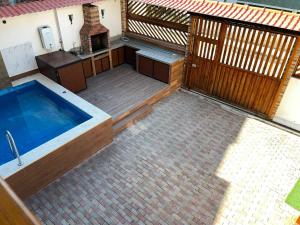 an overhead view of a hot tub on a deck at Casa playera in Crucita +4 photos