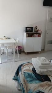a living room with a table and a table and a couch at Sosta al 101 - Alloggio turistico in Grammichele +11 photos