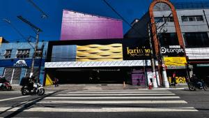 a city street with a crosswalk in front of a building at HOTEL KARINHO - Próximo ao Allianz Parque in São Paulo