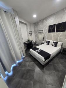 a bedroom with a large bed and a desk at Hotel Living in Casoria
