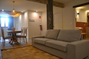 a living room with a couch and a table at AIXPE apartamentos boutique in Osma