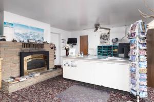 a living room with a fireplace and a counter at Marianna Inn Panguitch in Panguitch