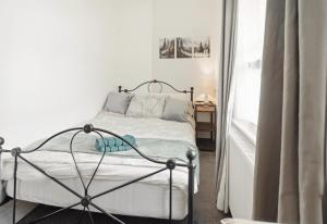 a bedroom with a metal bed in a room at Park View En-Suite in Egham