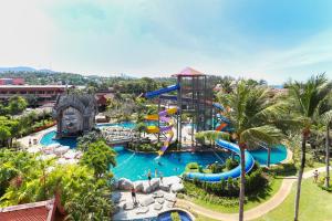 Bazén v ubytování Phuket Orchid Resort and Spa nebo v jeho okolí