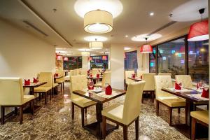 Khu vực ghế ngồi tại Sofia Suite Hotel Danang