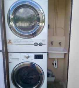 a washing machine and a dryer in a bathroom at Spacious 2BR Apt - Kitchen - Laundry - WiFi in Yauco