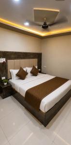 a bedroom with a large bed in a room at Hotel Jay Palace in Saraipāli