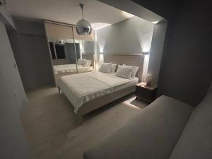 an overhead view of a bedroom with a bed and a mirror at Villa Fontes in Çeşme +10 photos