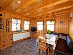 a dining room with a table and chairs in a cabin at Glashof in Sankt Georgen im Schwarzwald