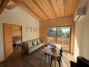 a living room with a couch and a table at Ave Lodge Frutillar in Frutillar