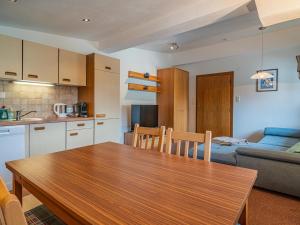 a kitchen and living room with a table and a couch at Das Bergnest Bergluft in Söll
