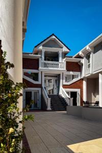 a large building with a staircase in front of it at Pensiunea Ramedal in Calafat