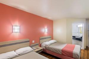 Postel nebo postele na pokoji v ubytování Motel 6-Terrell, TX