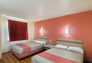 Postel nebo postele na pokoji v ubytování Motel 6-Terrell, TX
