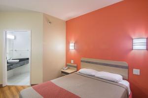 Postel nebo postele na pokoji v ubytování Motel 6-Terrell, TX
