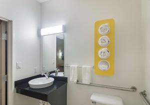 Koupelna v ubytování Motel 6-Terrell, TX