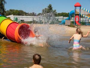 two children playing in the water at a water park at Cozy Coco Sweet Glamping Tent for 4 in Rijkevorsel +8 photos