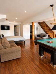 a living room with a pool table and a bed at Oasis in Ascot Corner