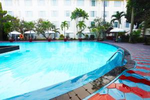 Bazen u ili blizu objekta Hotel New Saphir Yogyakarta