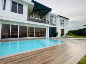 a house with a swimming pool in front of it at Villa renacer 1 in Baní