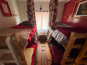 a bedroom with two beds and a window at Jaguar Hostel in Viña del Mar