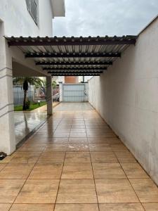 an empty hallway of a building with awning at Casa aconchego Casa ampla e completa no centro in Naviraí