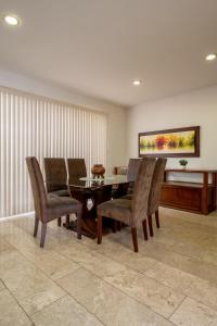 a dining room with a table and chairs at Días tranquilos dentro de El Refugio in San José el Alto +6 photos